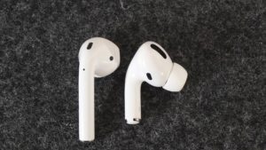 Größenvergleich AirPods 2 und AirPods Pro