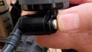Topeak-Pocketshock-DXG Ablassknopf